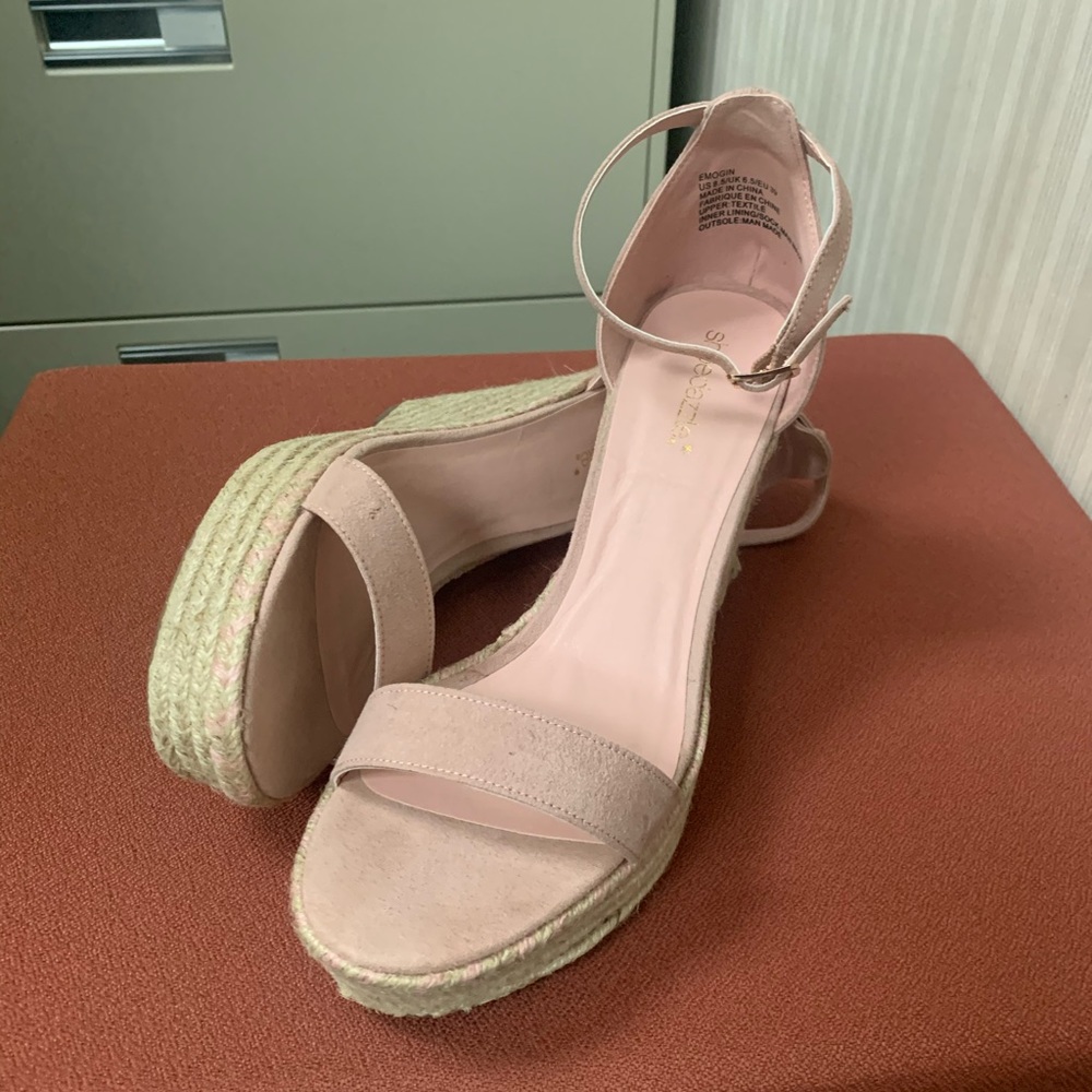 Shoe dazzle Pink Wedges